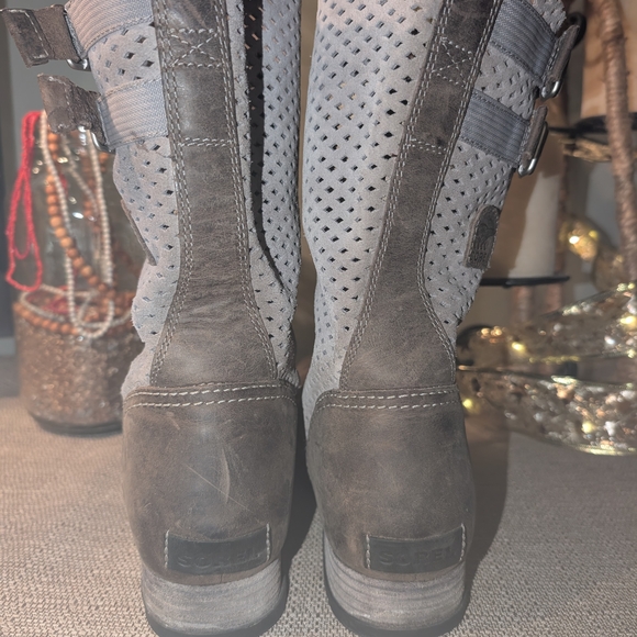 Sorel Brown and Gray Boots - Picture 2 of 14